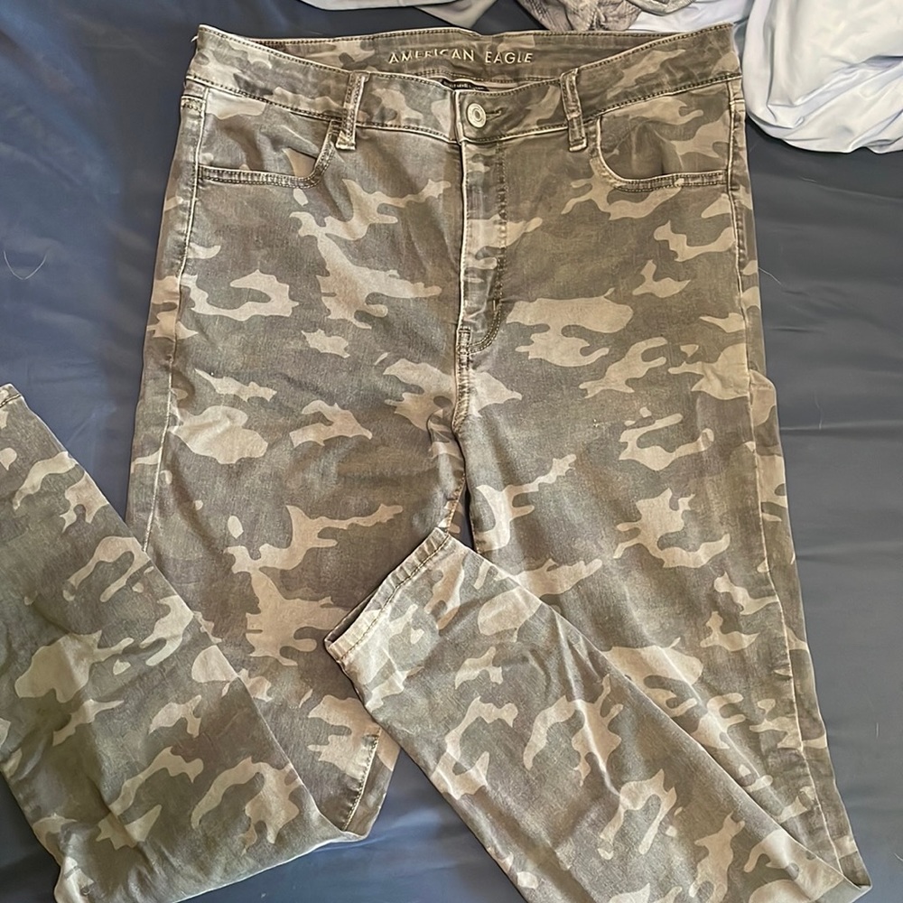American Eagle Camo Jegging.